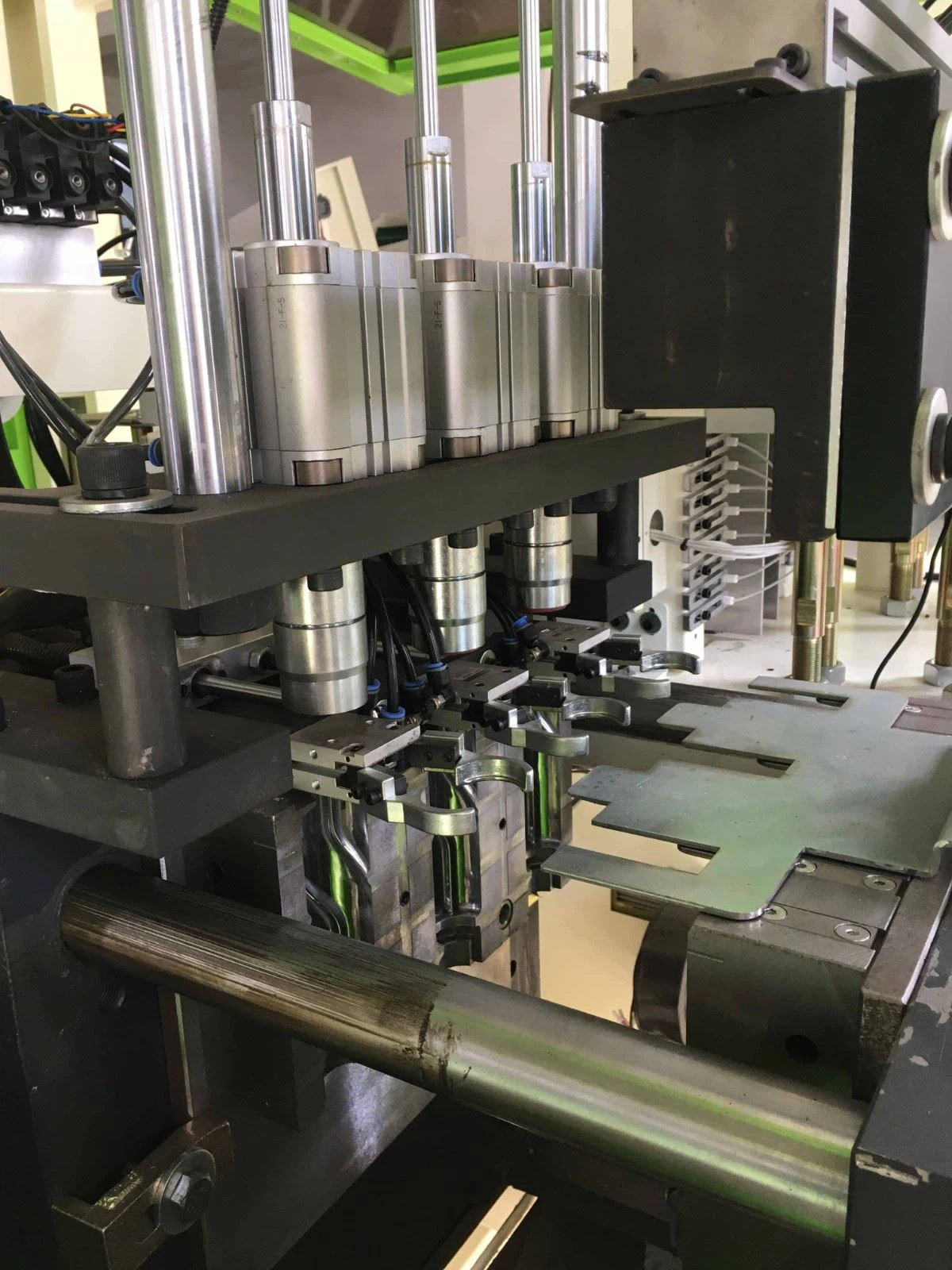 OUGE pet bottle blowing machine3.jpg